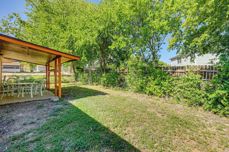 Private Yard | Outdoor Dining Table