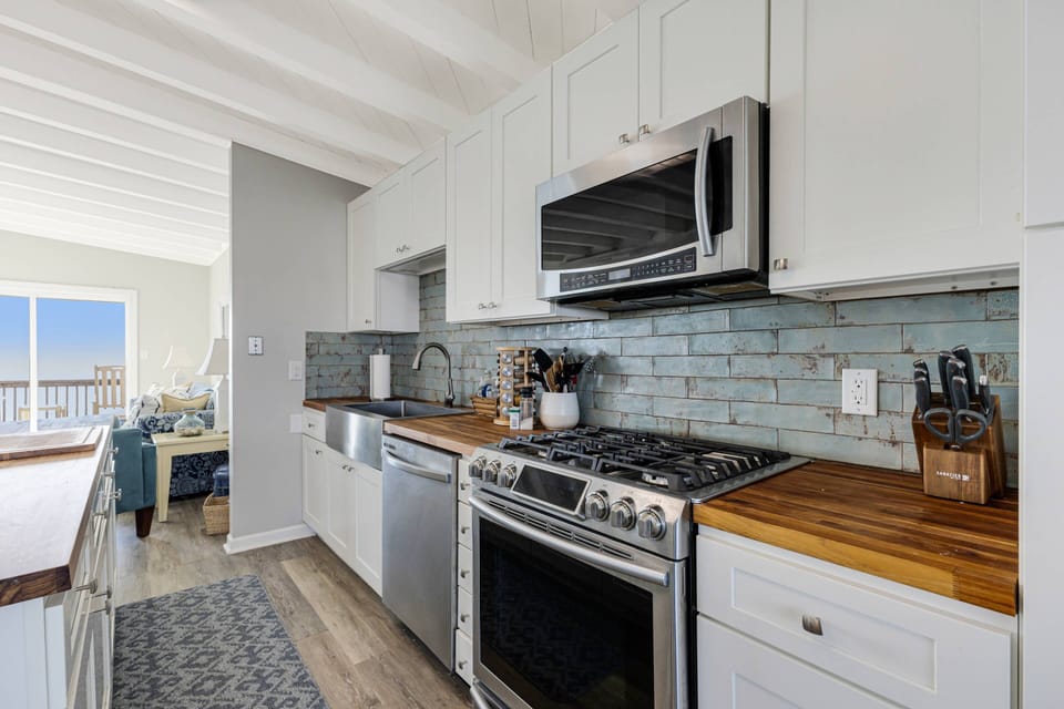 Complete modern appliances for cooking your favorite meals.