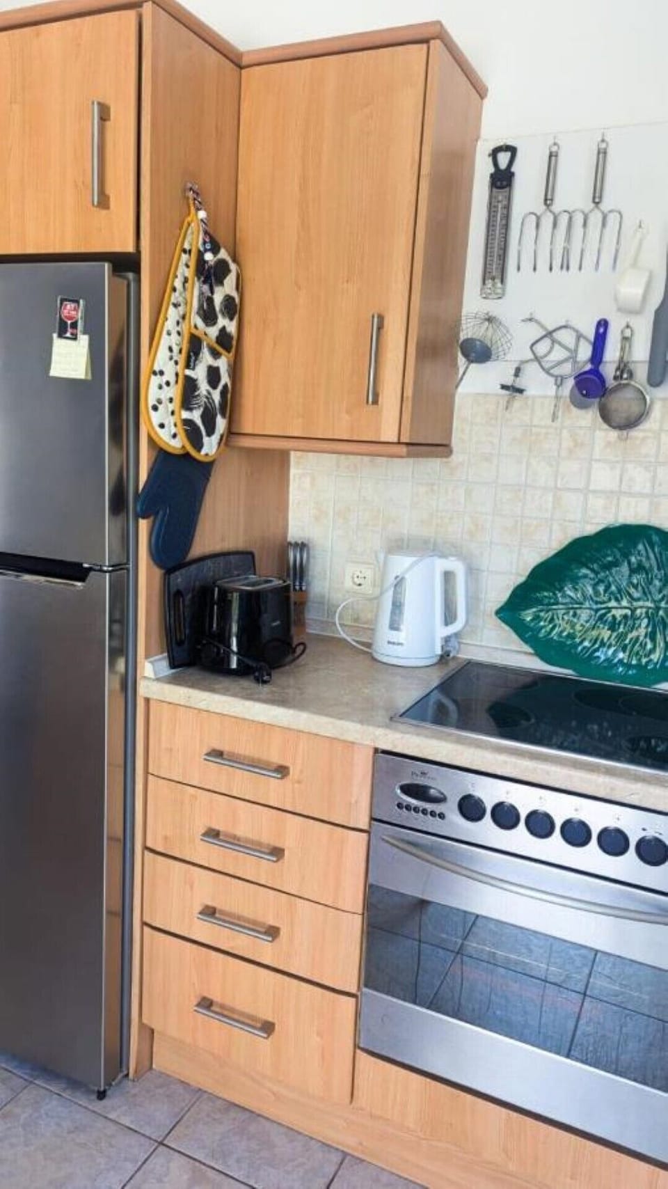 Showing kitchen appliances