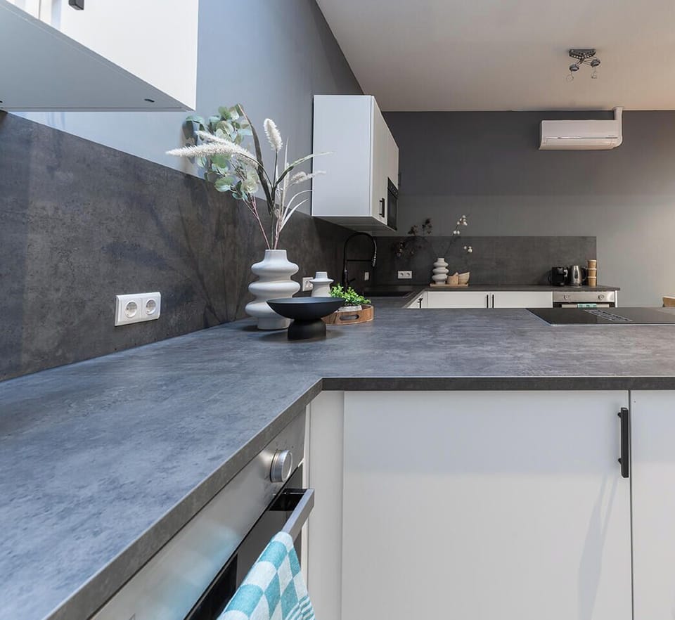 Gedeelde, volledig uitgeruste gemeenschappelijke keuken bij Oss Weaving Mill in Nederland, ideaal voor zelf koken, langer verblijf en comfortabel gedeeld wonen.