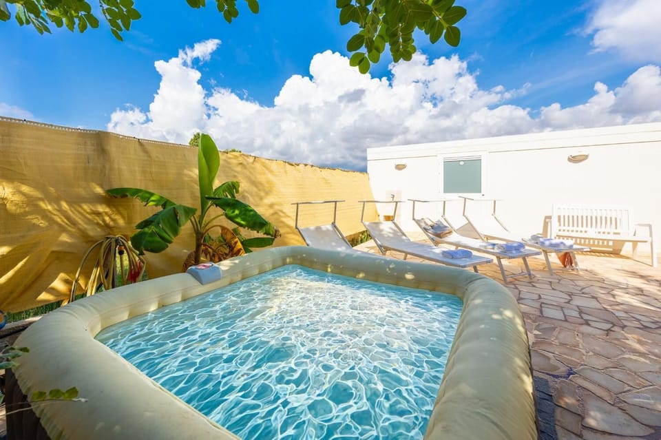 Terrace area with jacuzzi