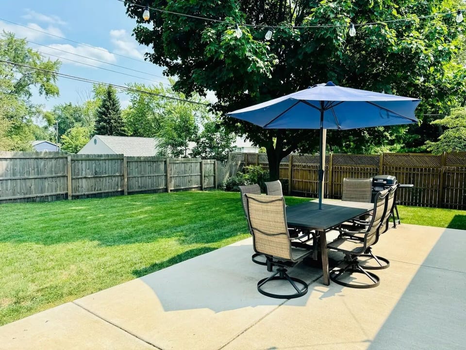 Outdoor dining