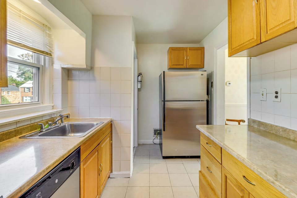 Kitchen | Dishwasher | Stove/Oven | 1st Floor