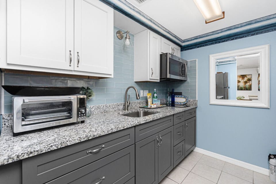 Kitchen (Alt Angle)