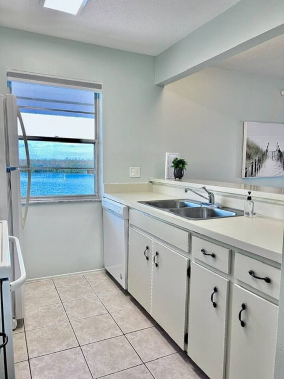 Fully Equipped Kitchen with Dishwasher
