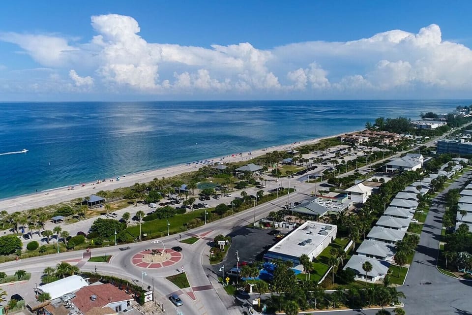 Steps from this Condo to Gulf Beach and Lemon Bay