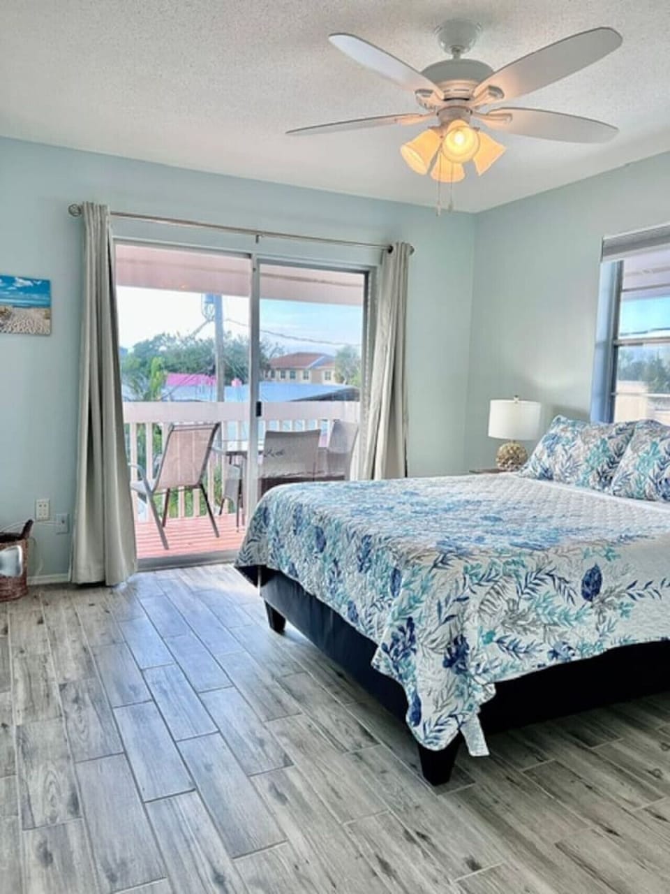 Queen Size Bedroom with Balcony