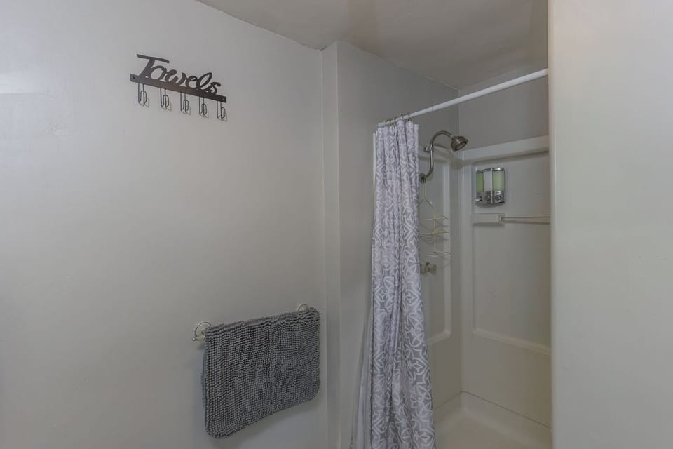Bathroom / Shower
