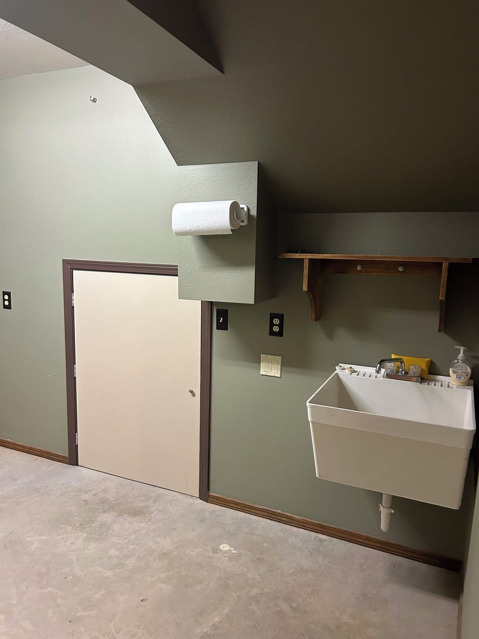 Mud Room with utility sink