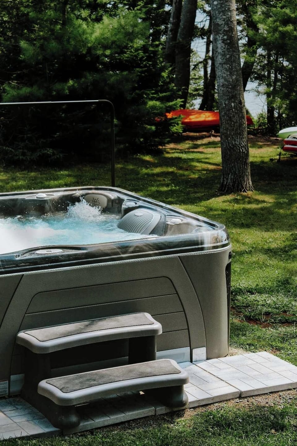 Outdoor spa tub