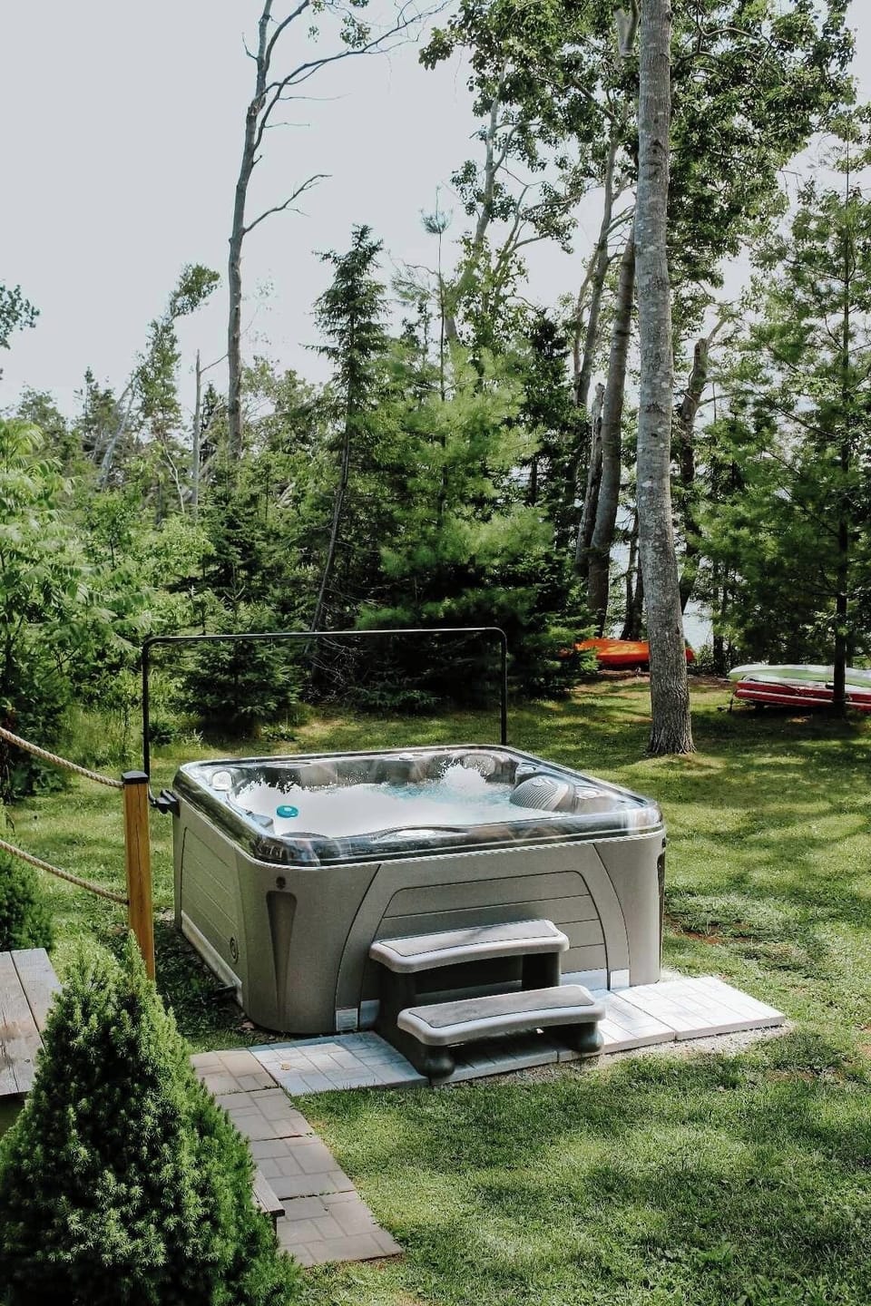 Outdoor spa tub