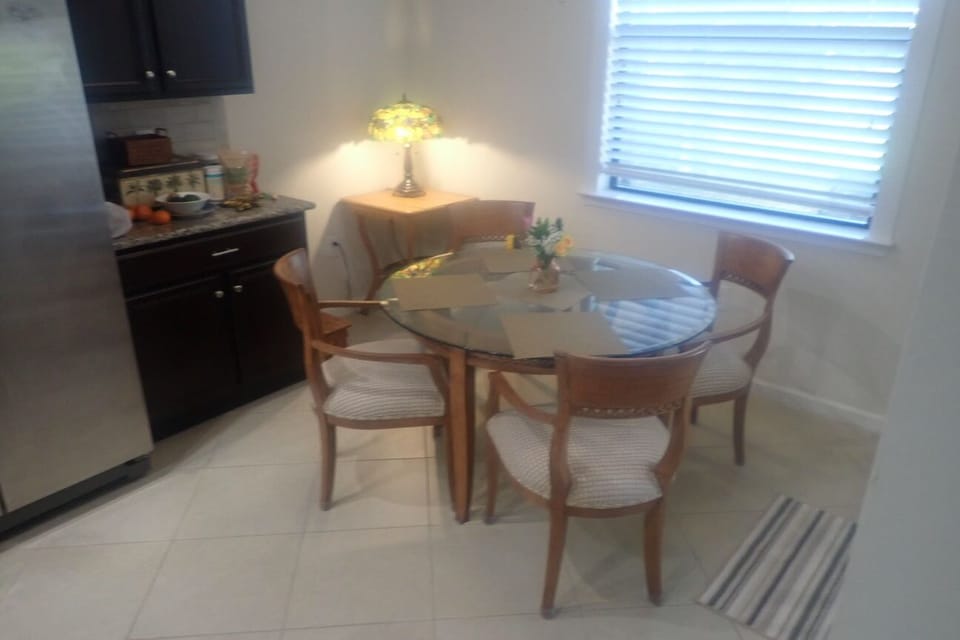 eat in kitchen nook