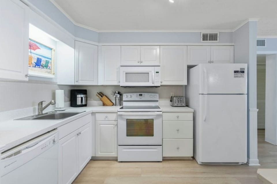 A fully stocked kitchen makes meal preparation a breeze.