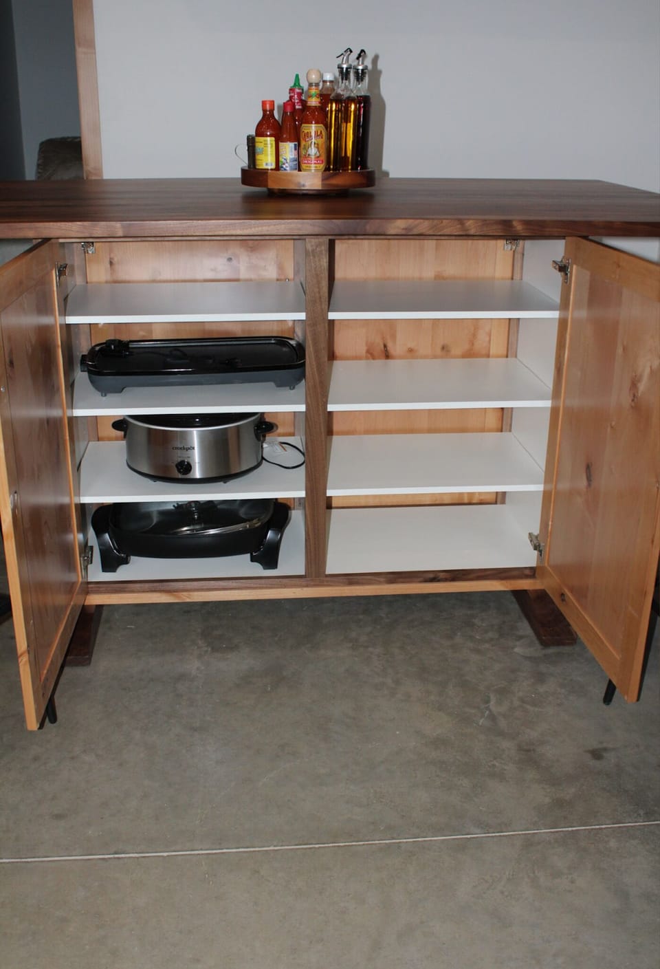 Extra kitchen appliances to help making cooking away from home a breeze. 