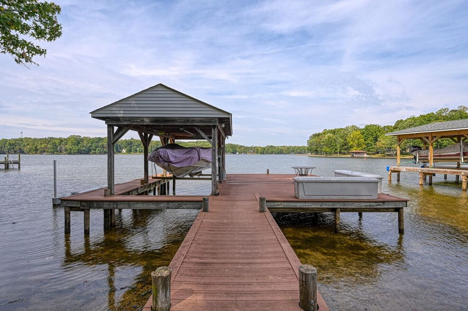 Private Dock (Boat Tie-up Option- 1 Boat)