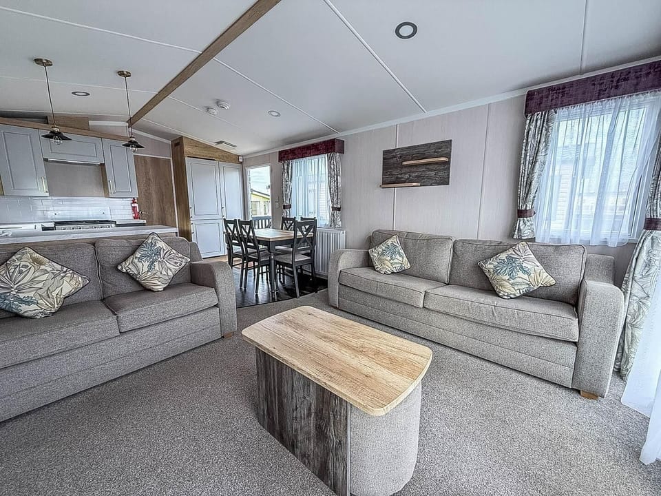After a day of exploring the Norfolk coast or soaking up the sun on Hunstanton beach, there’s nothing better than returning to the cosy lounge of this caravan at Manor Park Holiday Park.