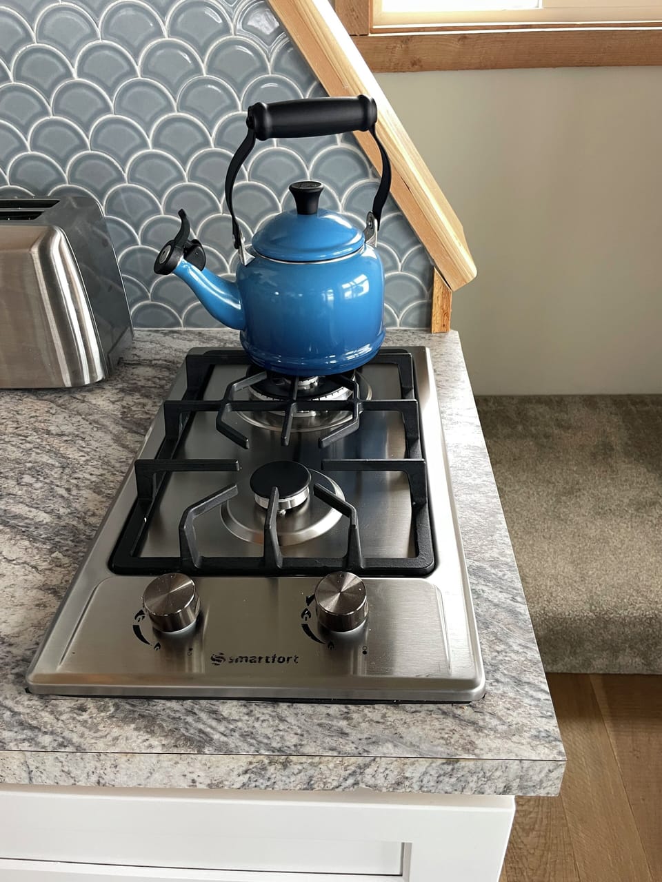 Two burner gas cooktop.