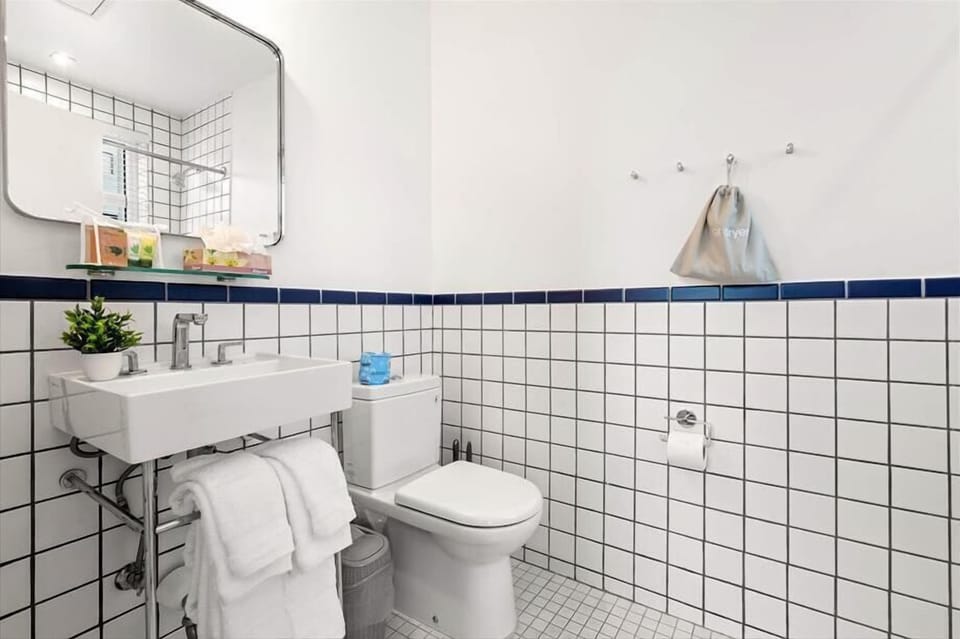 Miami Miami Beach Studio King Bathroom