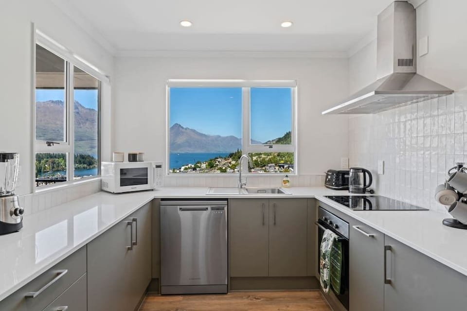 Big, modern and brand new kitchen with fantastic views over the lake and mountains.