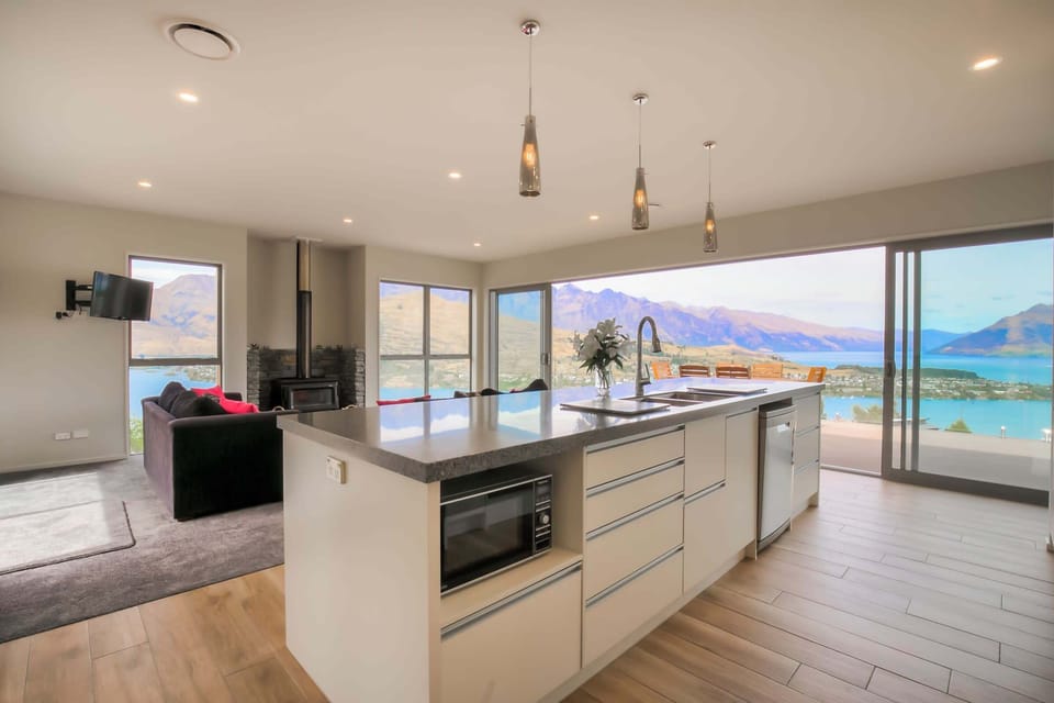 Nice open plan living area and kitchen