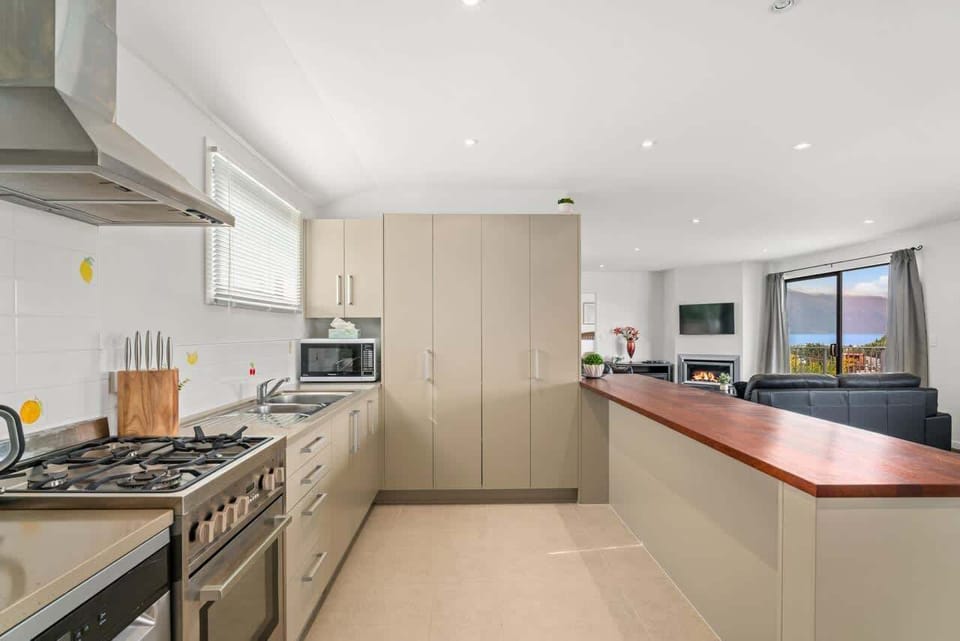 Spacious layout with a large island, perfect for cooking and entertaining.
