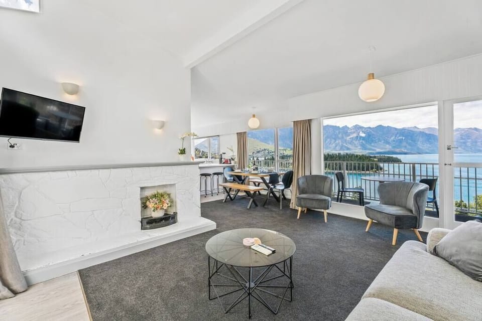 Sit back and relax, while you gaze out at the spectacular views of the lake and mountains from the comfort of the open plan living room, dining and kitchen.

This chic and cosy house was fully renovated in December 2022.