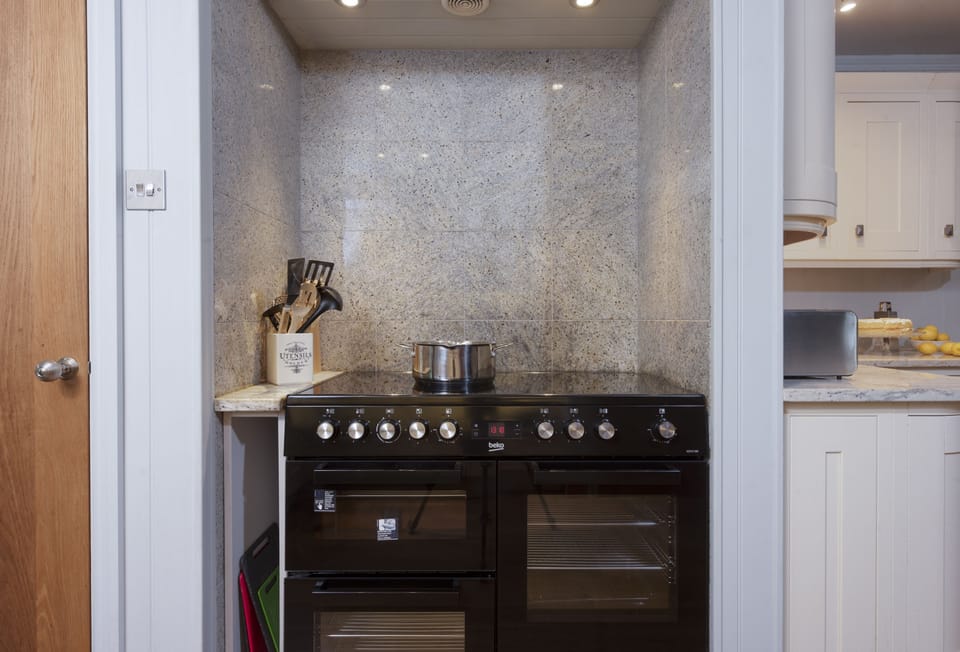 South Lodge, Helston: The electric range cooker is a characterful feature