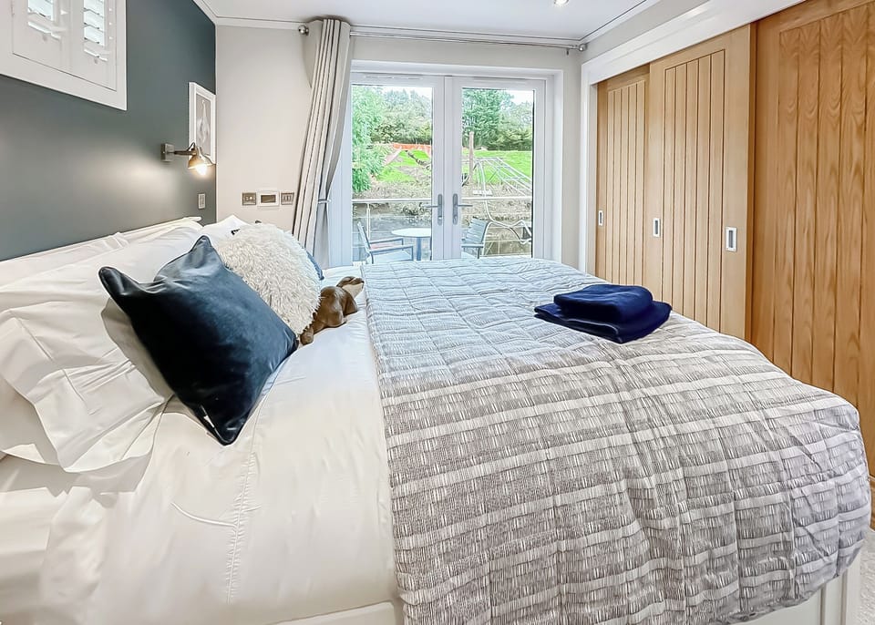 Bedroom, Bed, House