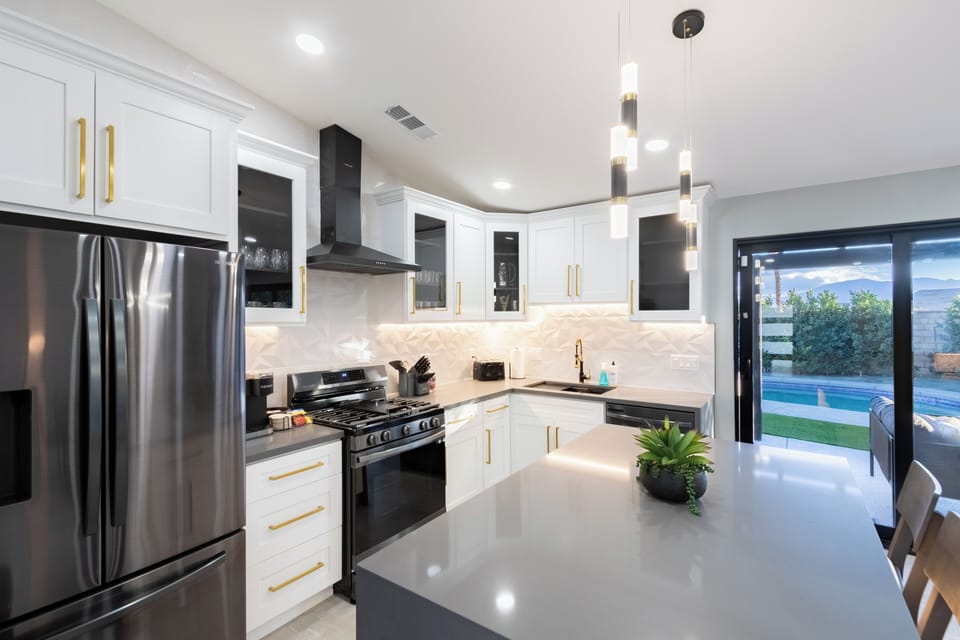 Fully equipped kitchen.