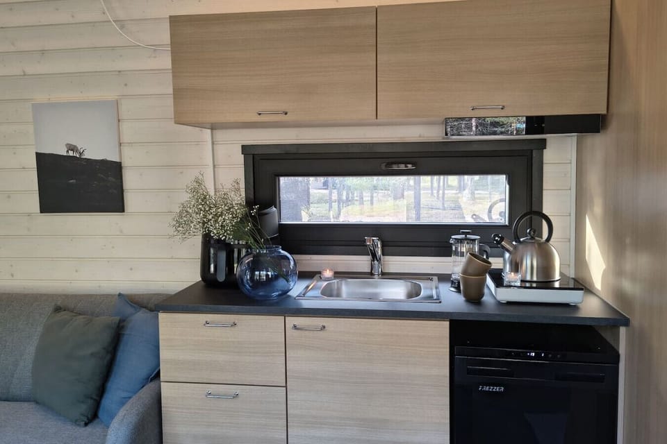 A well-equipped kitchenette