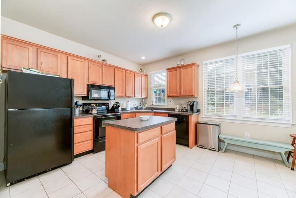 Ground level kitchen (3)