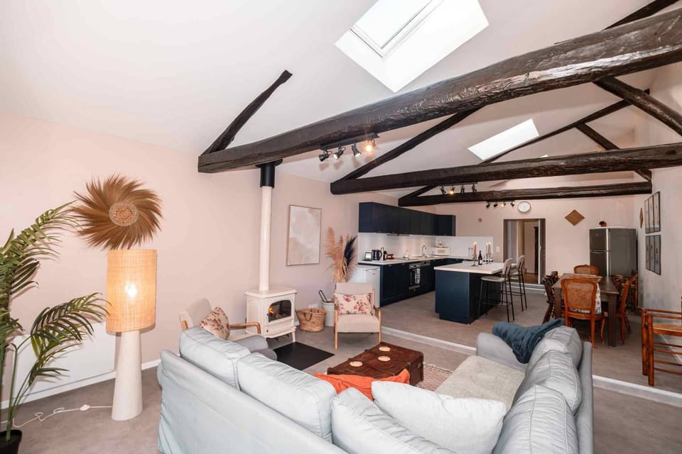 TV lounge with large corner sofa (5 seats) - Rocking chair - 1 coffee table - 1 table for 4 to 6 people - Furniture + TV - 1 wood-burning stove (wood provided) - Access to covered outdoor lounge.