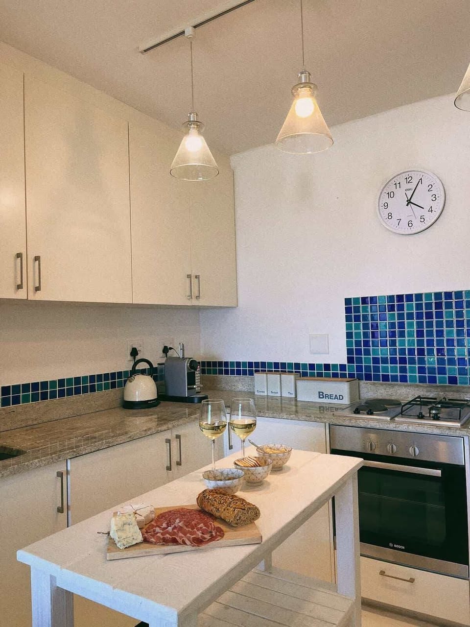Island space to serve up your delightful treats and eats.