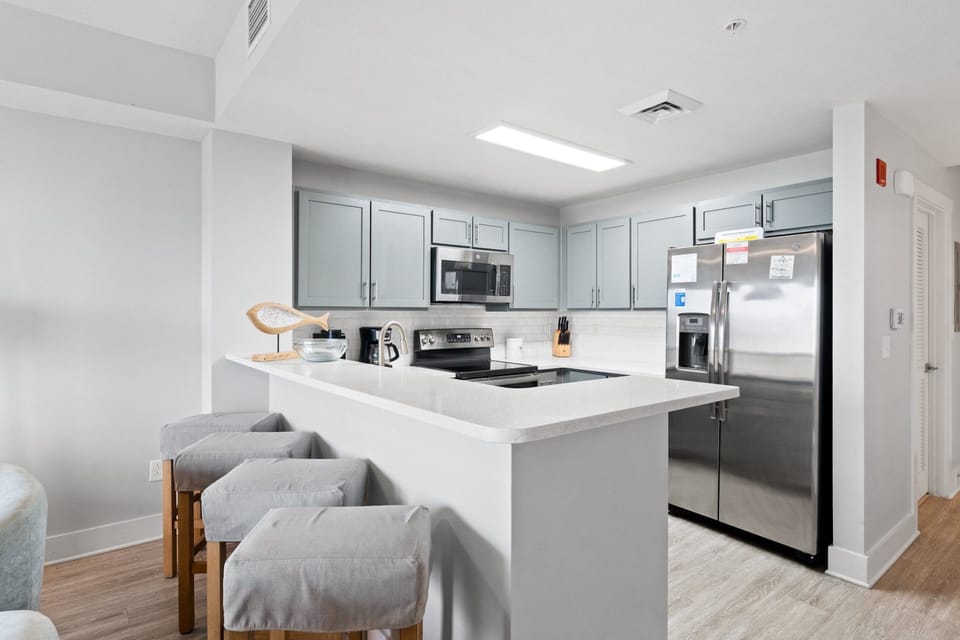 Kitchen with Breakfast Bar