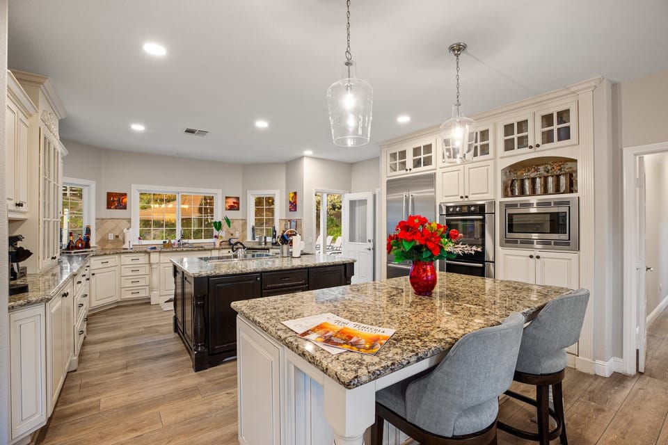 Spectacular Kitchen perfect for family dining