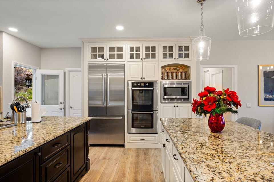 Stunning Kitchen with Modern Stainless Steel Appliances