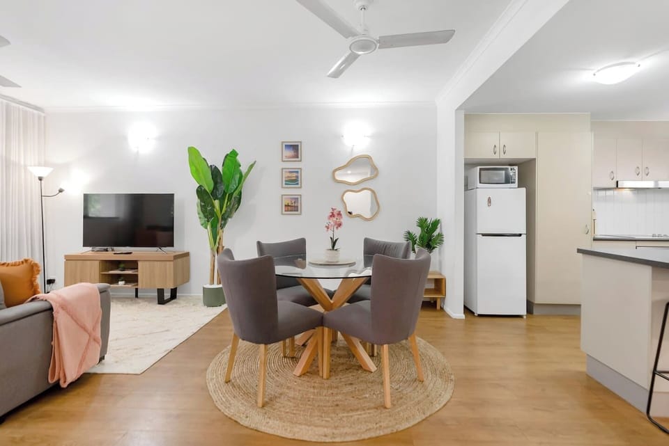 Come together for a shared meal around the dining table or take things out onto the patio.
