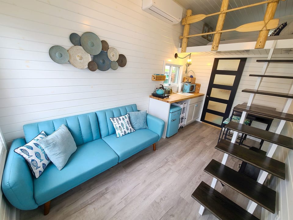 Main Floor/Click-Clack Couch