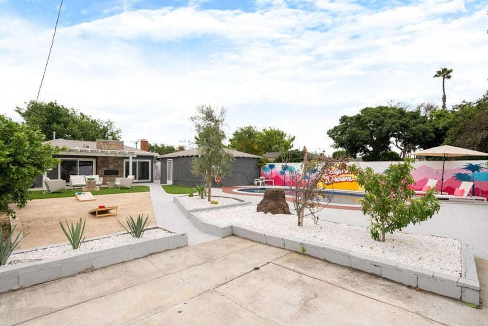Step into our spacious and inviting backyard, where relaxation meets style! 🌴☀️ Featuring a sparkling pool, vibrant mural, and cozy seating areas, this outdoor space is perfect for soaking up the California sunshine or enjoying an evening gathering.