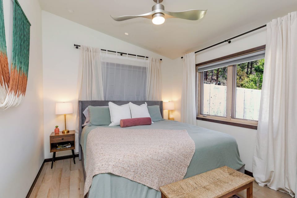 Bedroom 2 (King)