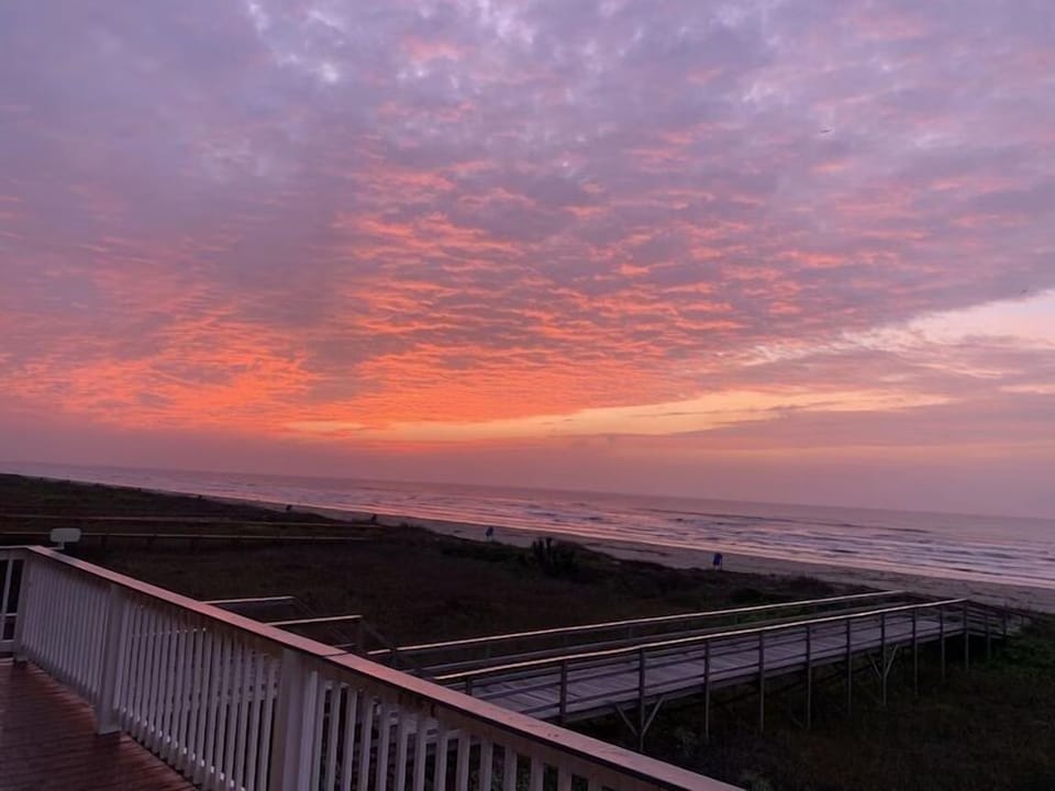 Sunrise on Surfside Beach 🌅