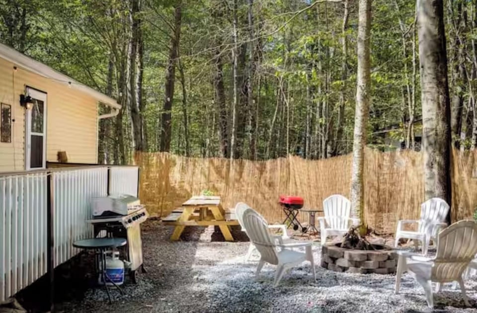 Unwind with a warm firepit while gazing through the stars!