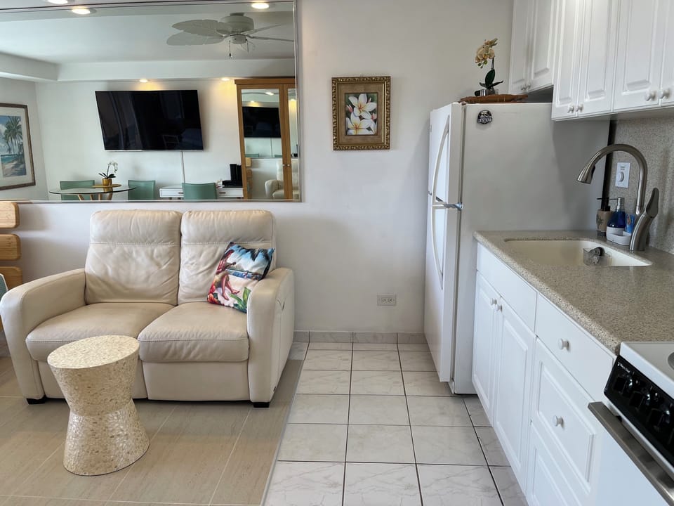 Full kitchen for cooking