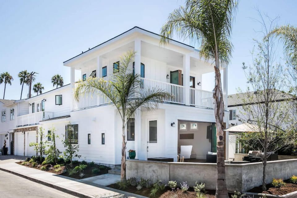 Exterior w/ street parking