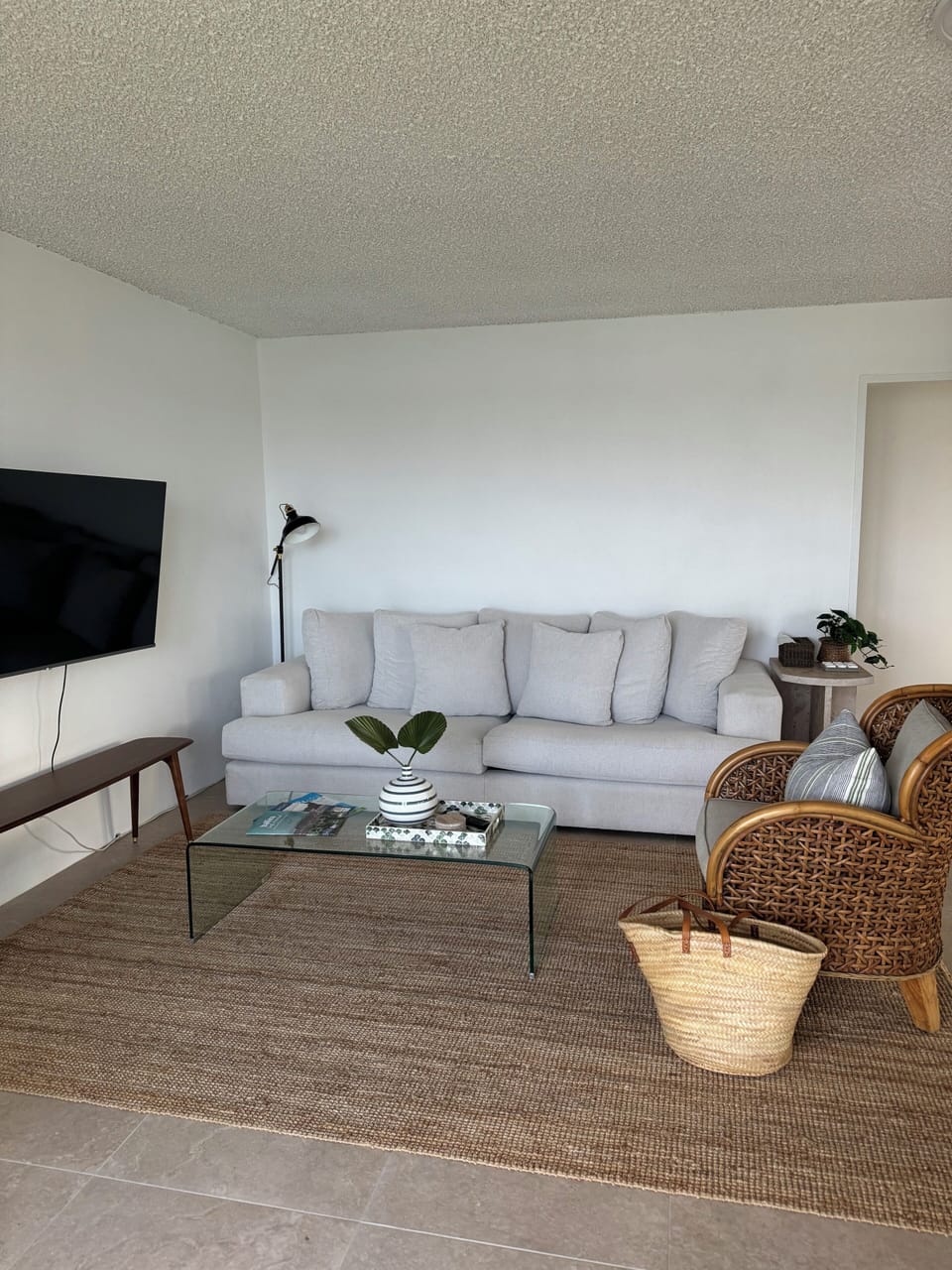 Soft lounge to chill & relax in with easy view of waterfront & TV