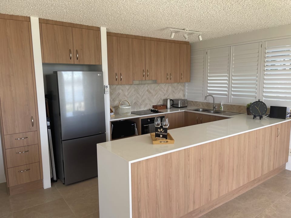 Fully equipped kitchen & appliances