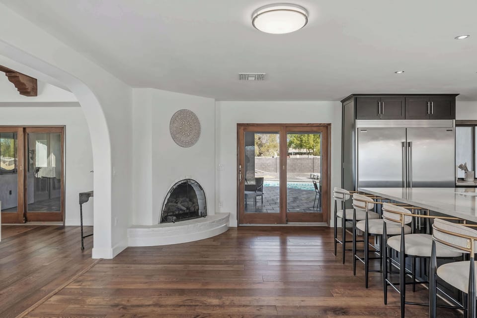 Dining and kitchen area with booth-style seating and full culinary amenities