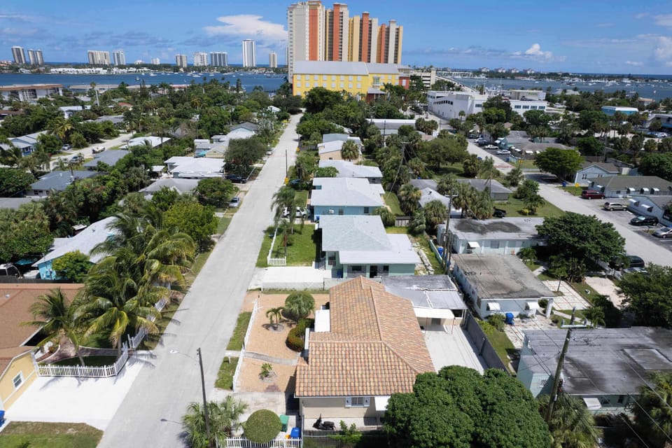 Aerial View - just a mile from the beach!