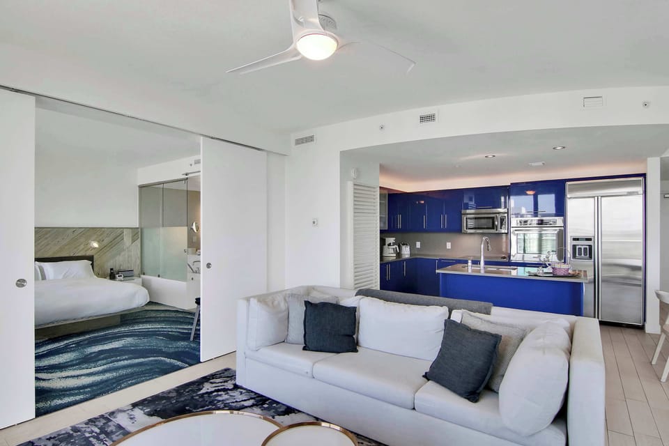 Living and kitchen area