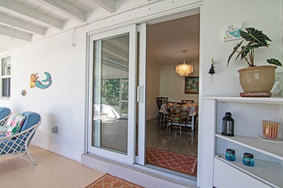 Dine alfresco or lounge the day away in the shaded lanai
